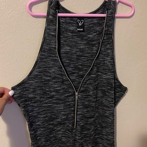 Woman dress size medium with zipper that can be adjusted